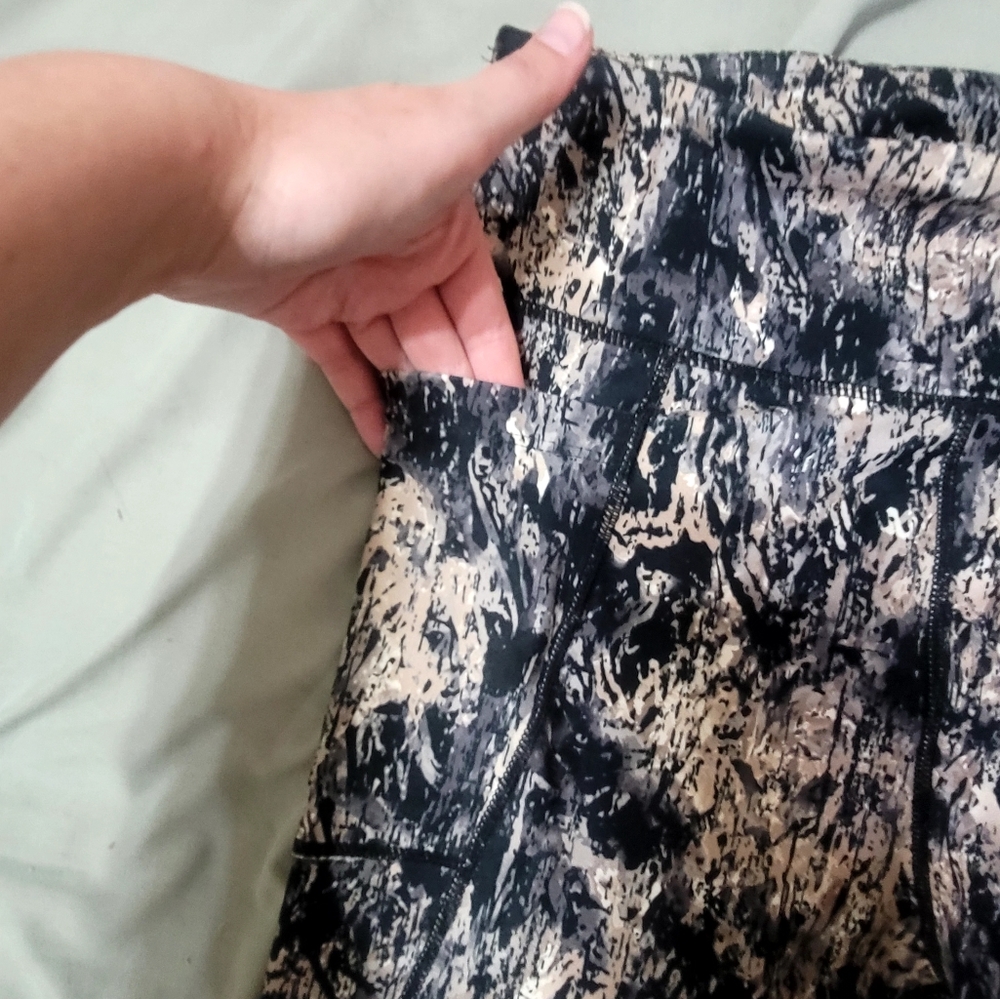BOGO🌟 Cropped Leggings - Picture 3 of 8